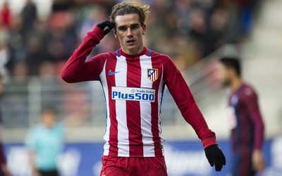 FB体育-久保建英赛后和对手致意