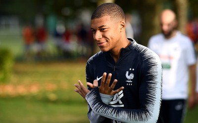 FB体育热议-米特罗维奇国家队退役仪式回顾视频